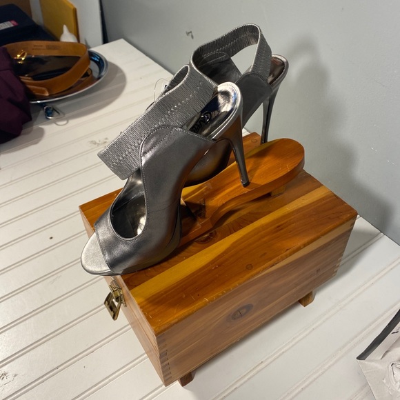 Carlos Santana 5” heels leather open toe - Picture 7 of 12